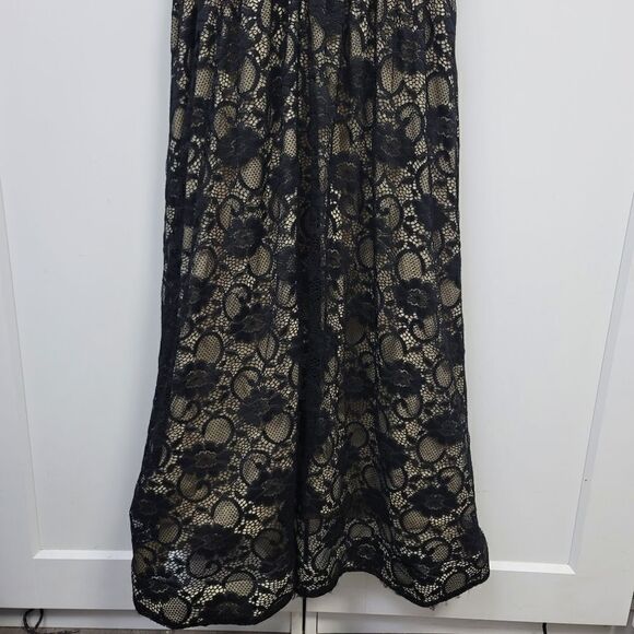 Windsor formal lace mermaid gown, small - Picture 8 of 12